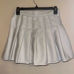Juniors white pleated skirt- size small